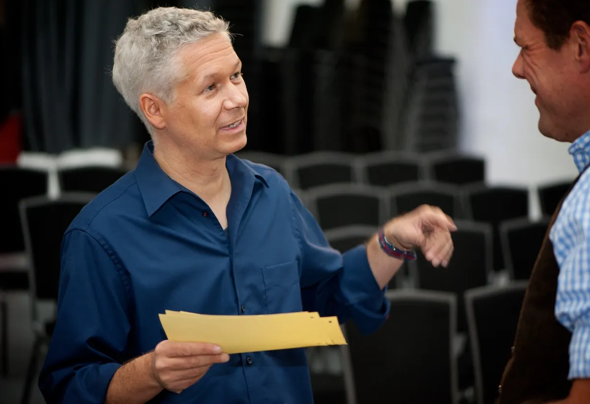 Matthias Messmer im Einzelcoaching mit einem Speaker